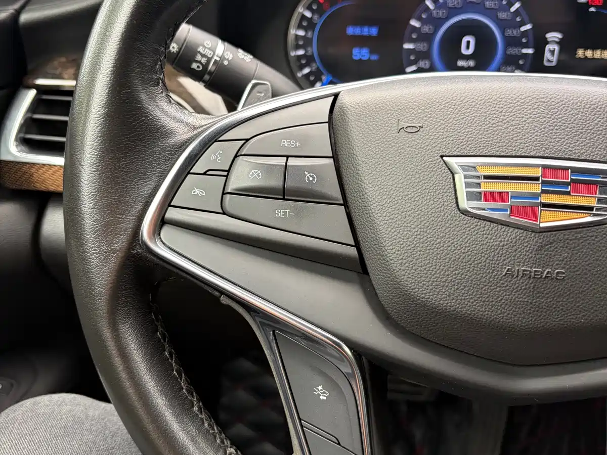 Фото 10 - Cadillac CT6