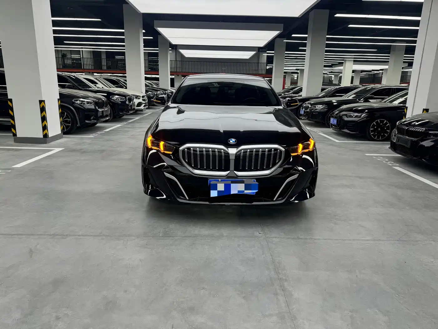 BMW 5 Series 2025 530Li xDrive M Sport Package фото 2