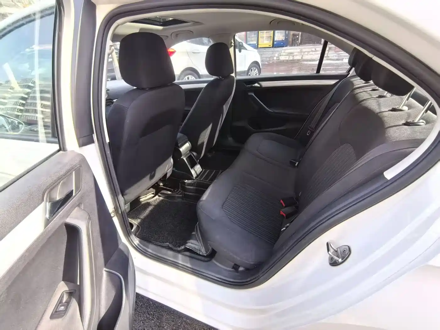 Volkswagen Jetta 2015 1.6L Manual Comfort фото 9