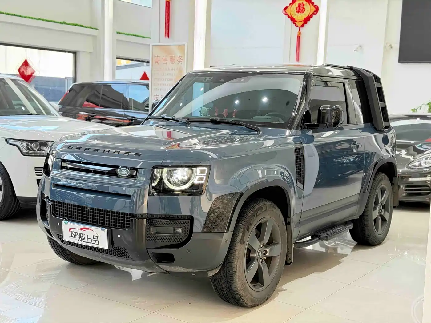 Photo 1 - Land Rover Defender