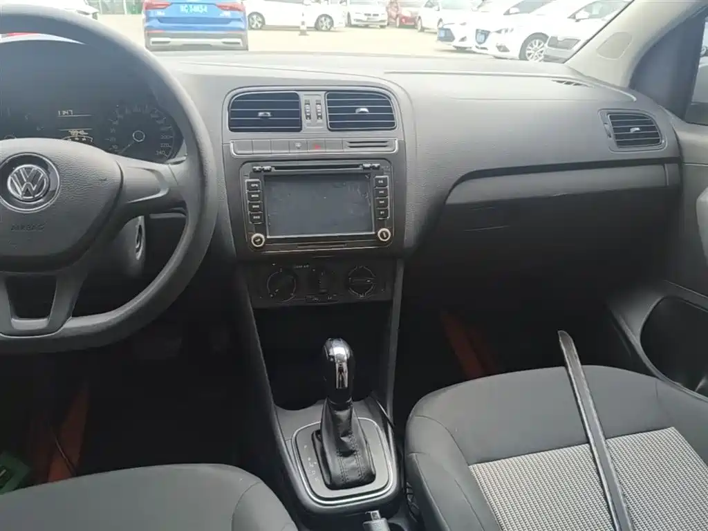 Volkswagen Polo 2016 1.4L Automatic Trend фото 13