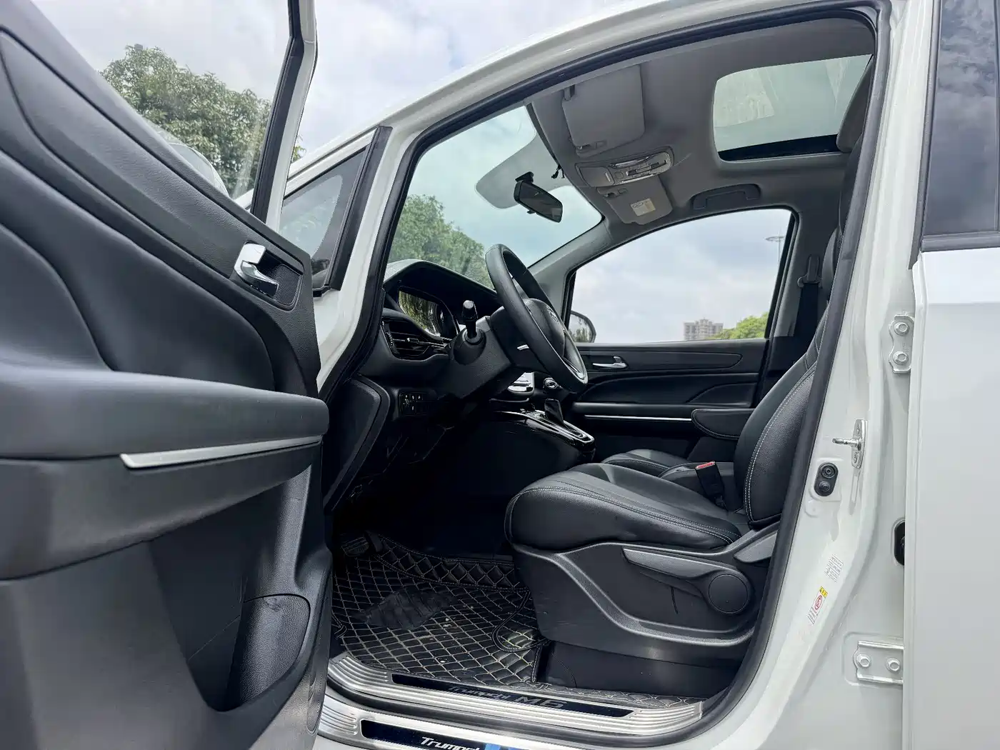 GAC Trumpchi Trumpchi M6 2021 270T DCT Luxury Edition (7-Seater) фото 9