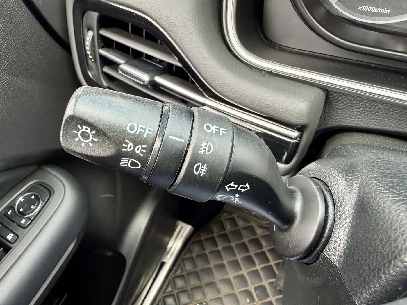 GAC Trumpchi Trumpchi M6 2021 270T DCT Luxury Edition (7-Seater) фото 18