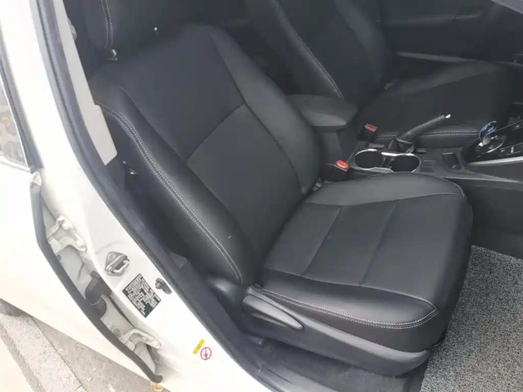 Toyota Corolla 2016 Hybrid 1.8L E-CVT Leading Edition фото 25