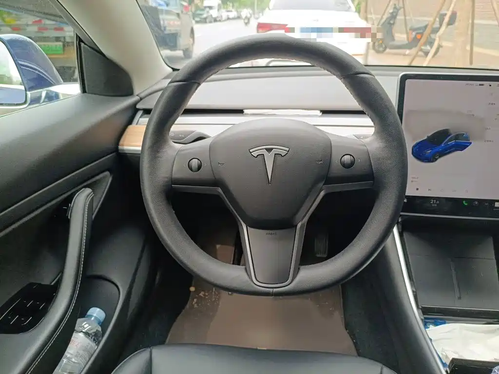Фото 3 - Tesla Model 3