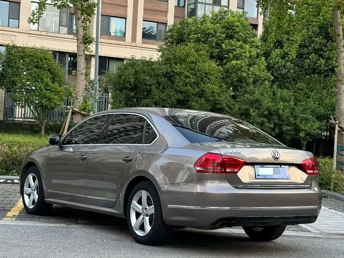 Volkswagen Passat 2012 2011 1.8TSI DSG Royal Edition