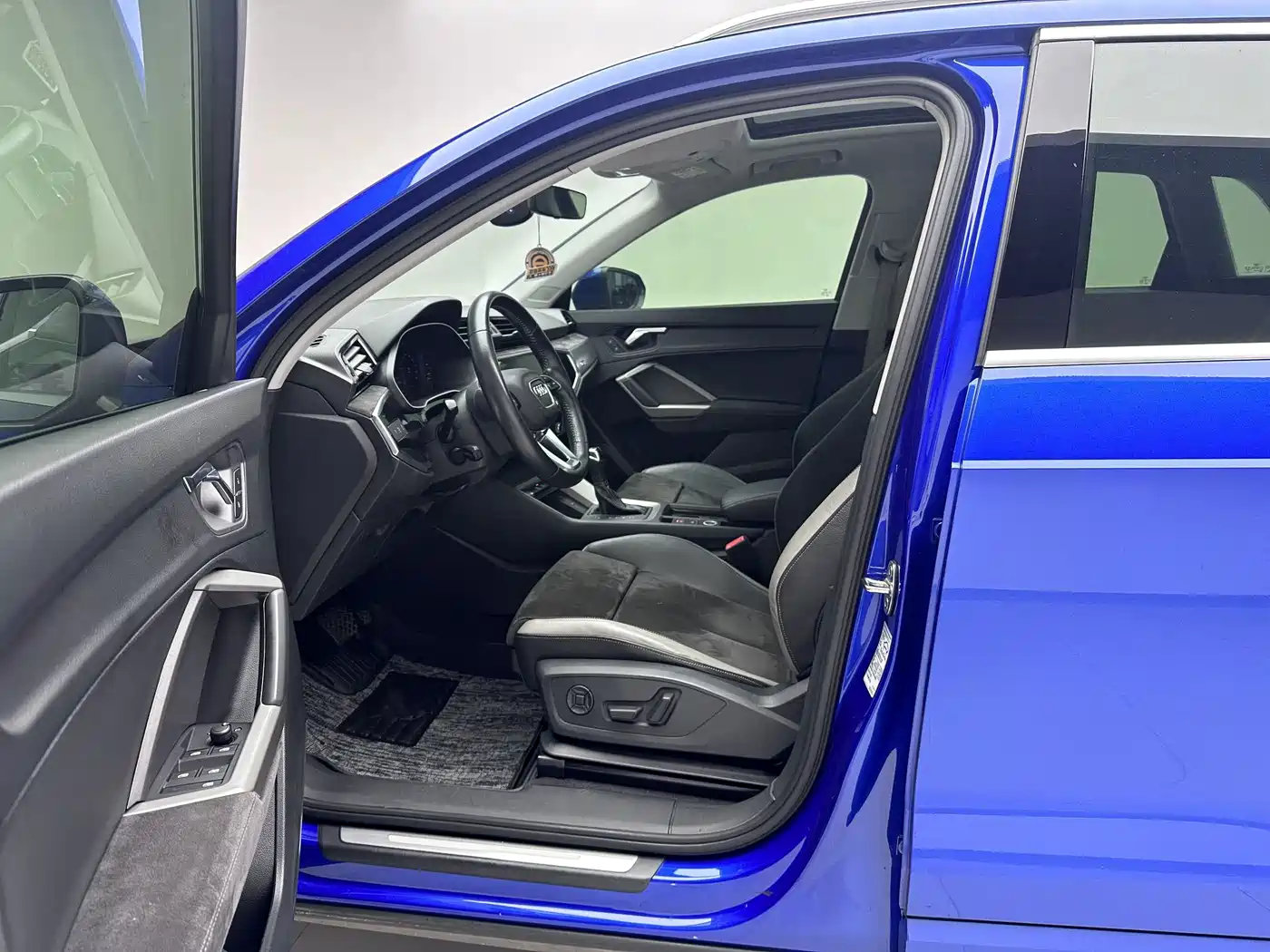 Photo 9 - Audi Q3