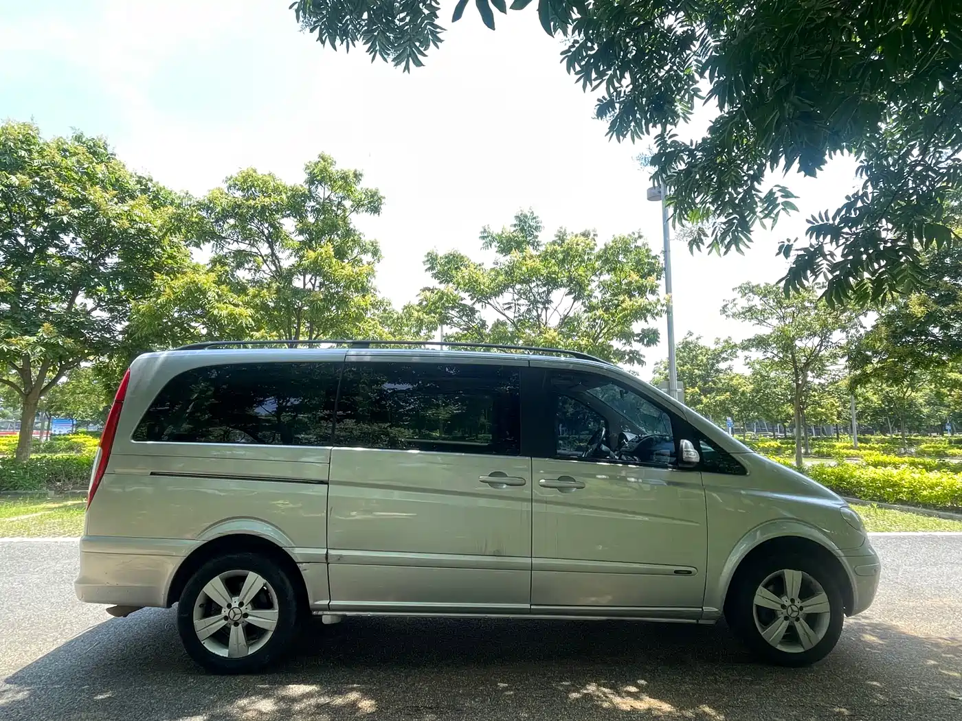Mercedes-Benz Viano 2011 2.5L Luxury Edition фото 10