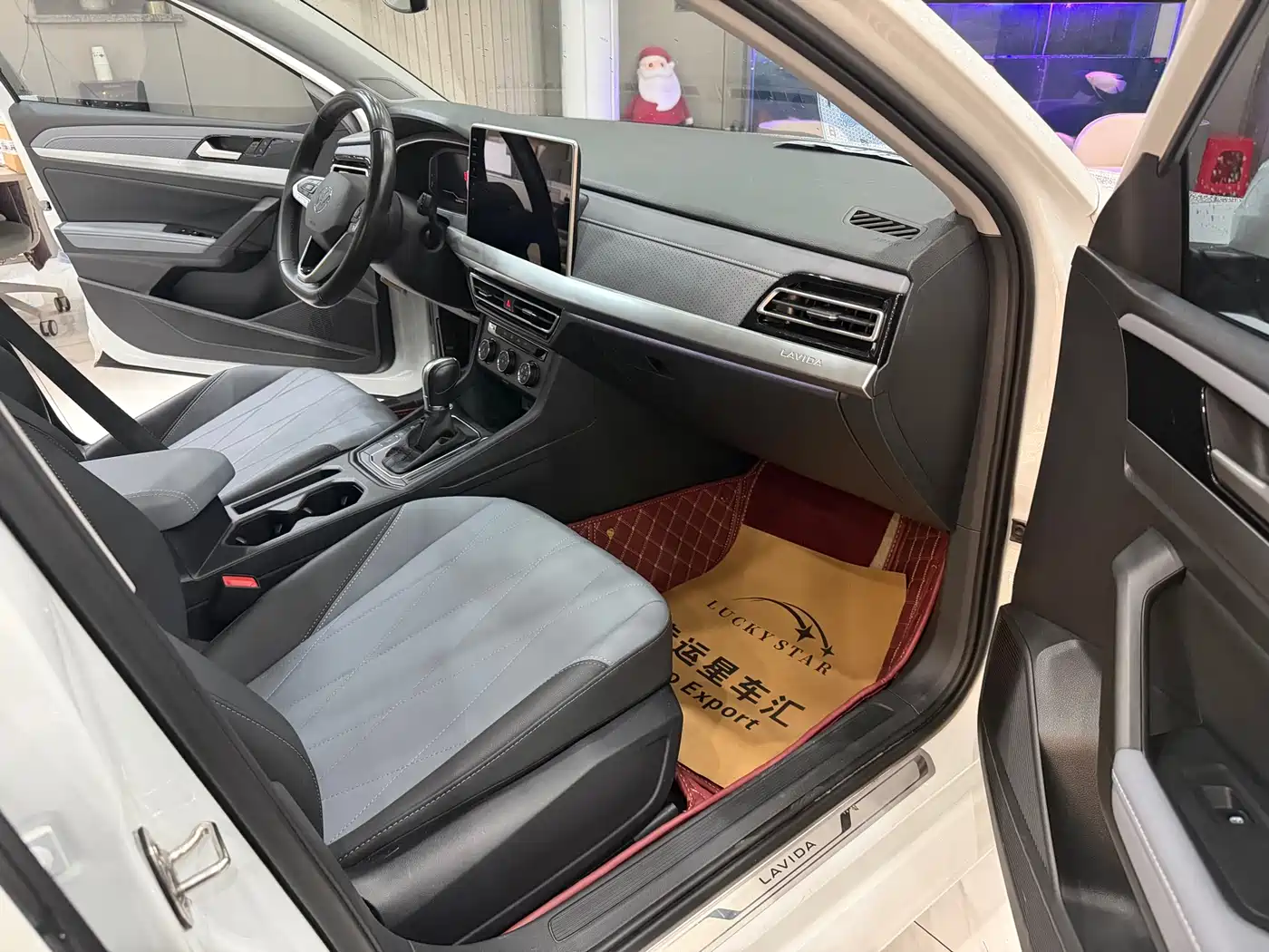 Volkswagen Lavida 2023 1.5L Automatic Starlight 5 Million Edition фото 12