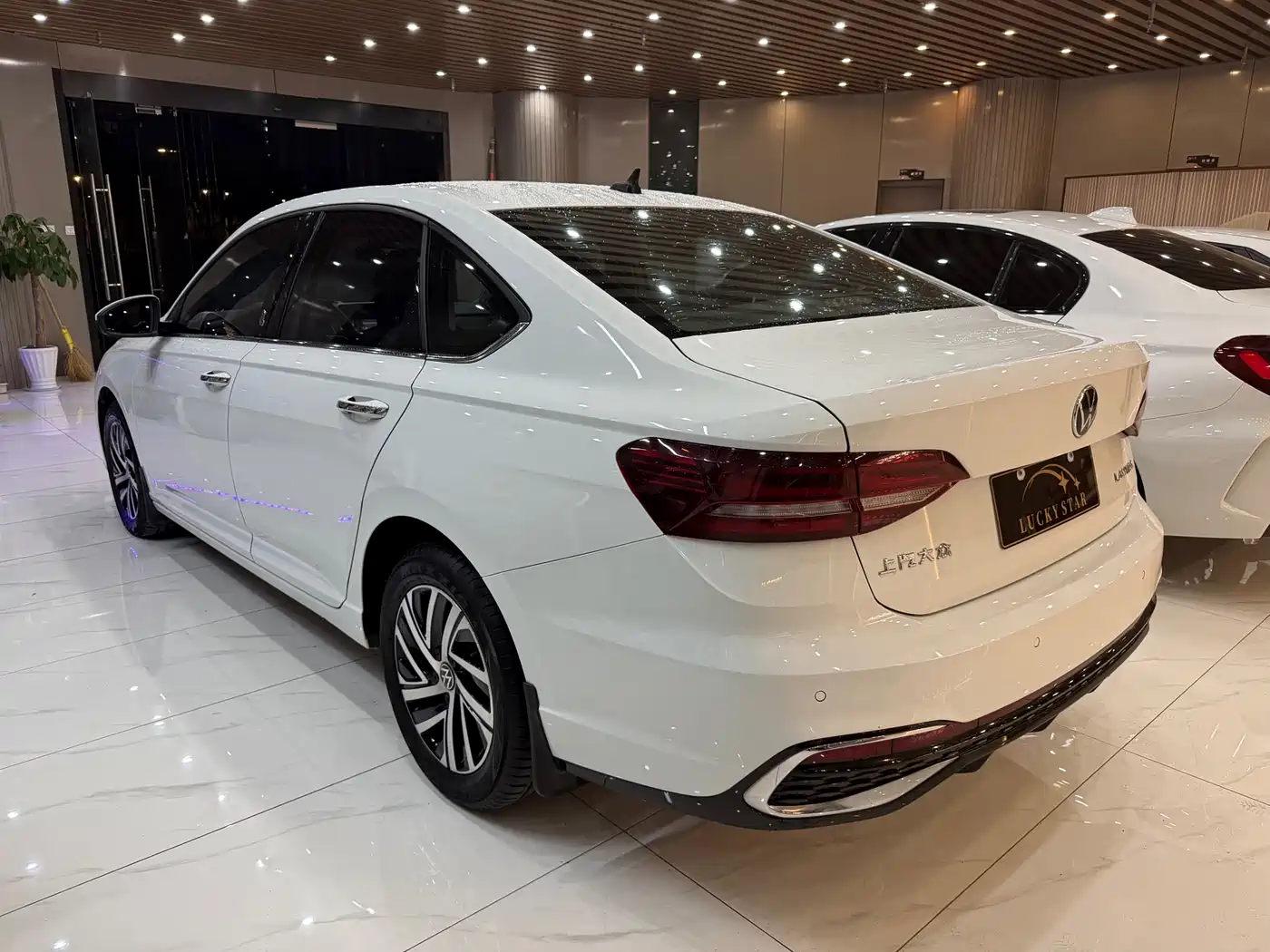 Volkswagen Lavida 2023 1.5L Automatic Starlight 5 Million Edition фото 3