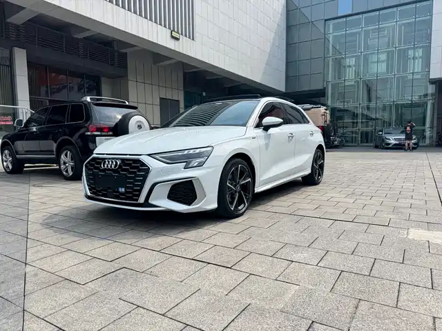 Audi A3 Sportback 35 TFSI, Стиль Спорт