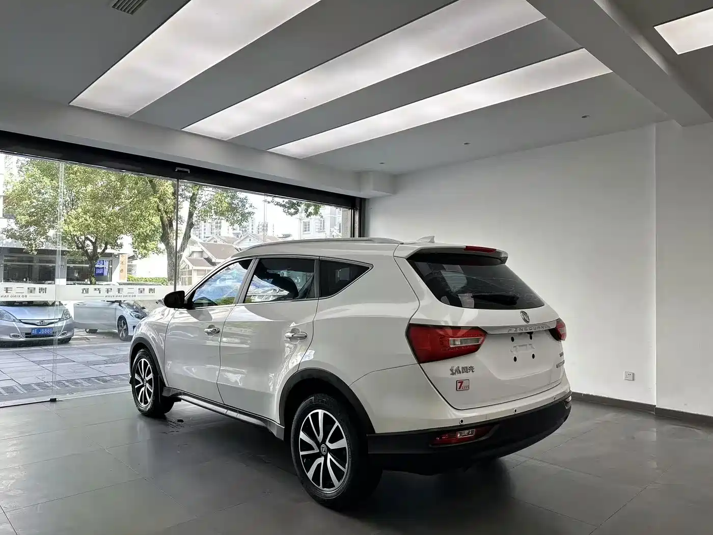 Dongfeng Fengguang Fengguang 580 2016 2016 Model 1.5T Manual Luxury Version
