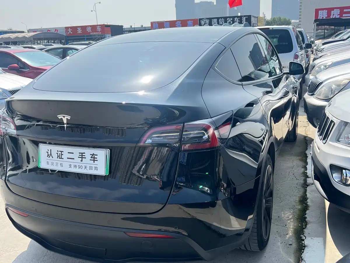TESLA MODEL Y