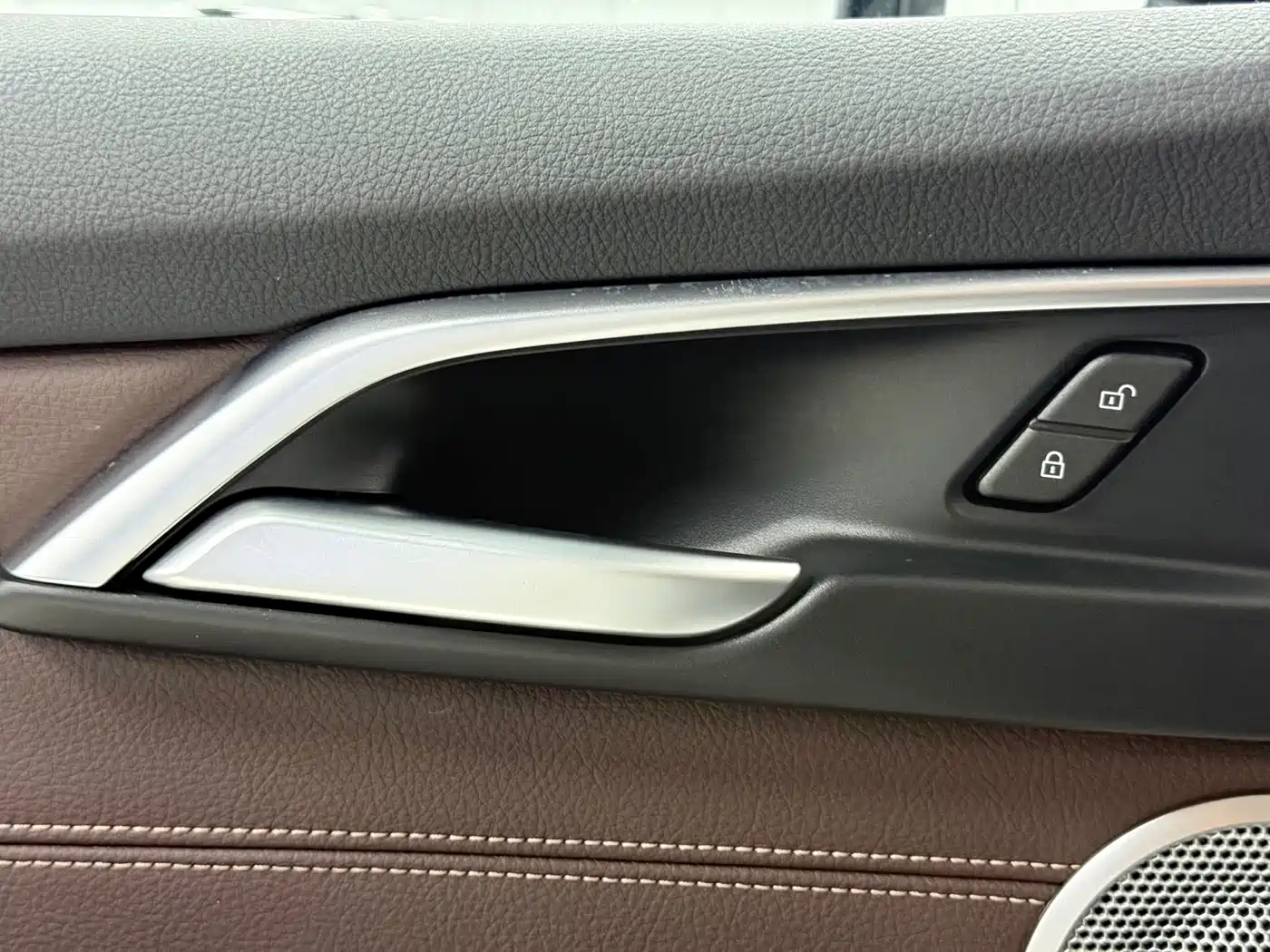 BMW 1 Series 2023 120i M Sport Shadow Edition фото 15