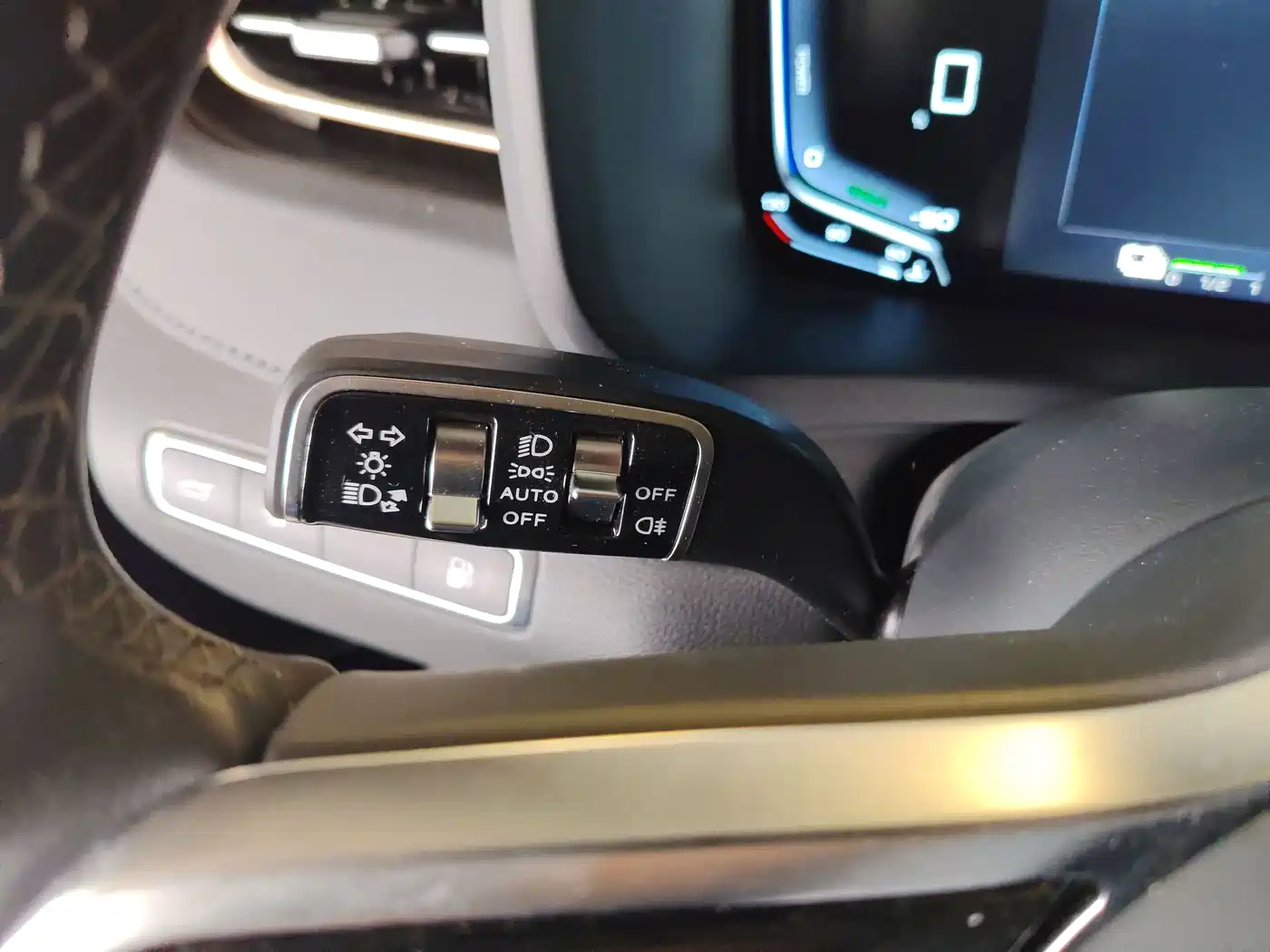 Hongqi HQ9 PHEV 2024 Model 2.0T AWD Luxury Edition фото 18