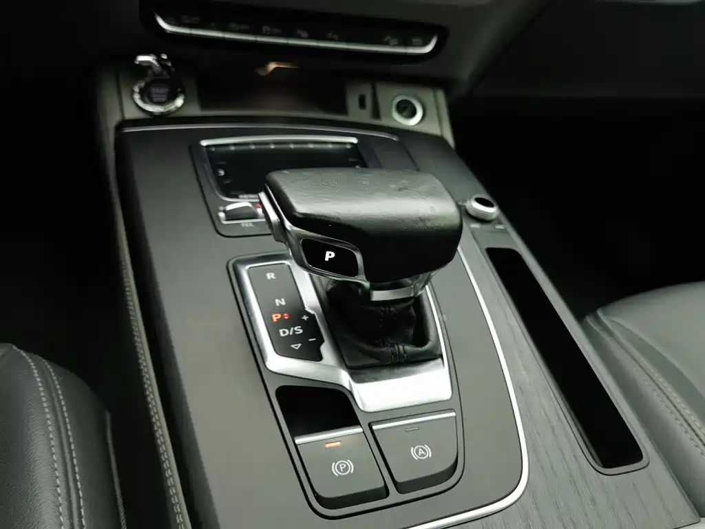 Фото 13 - Audi Q5L
