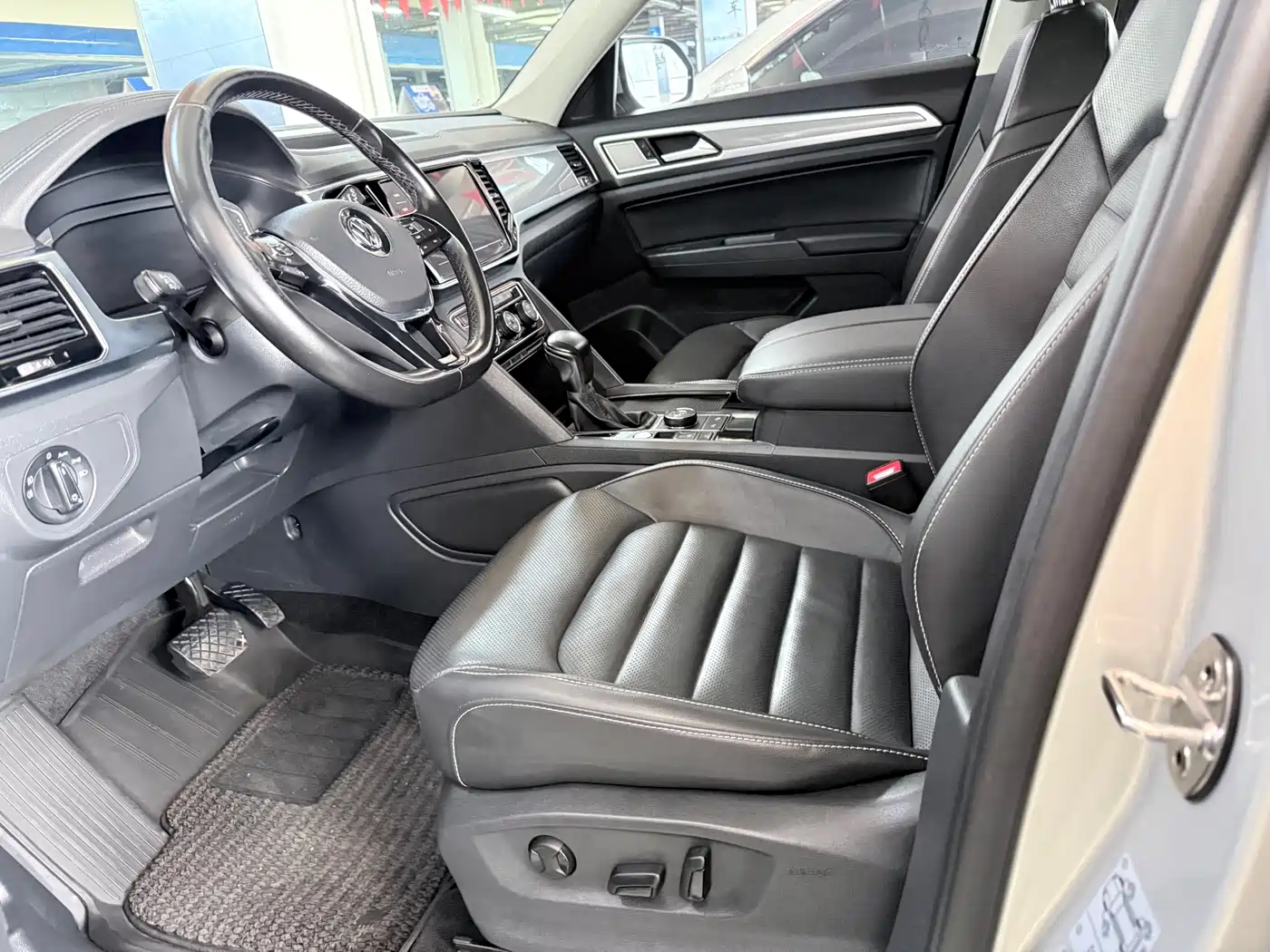 Volkswagen Teramont 2020 380TSI 4WD Luxury Edition China VI фото 8