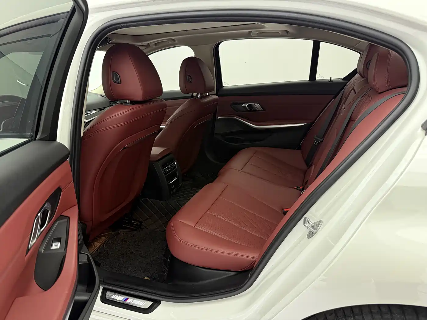 BMW 3 Series 2023 320Li M Sport Package фото 16