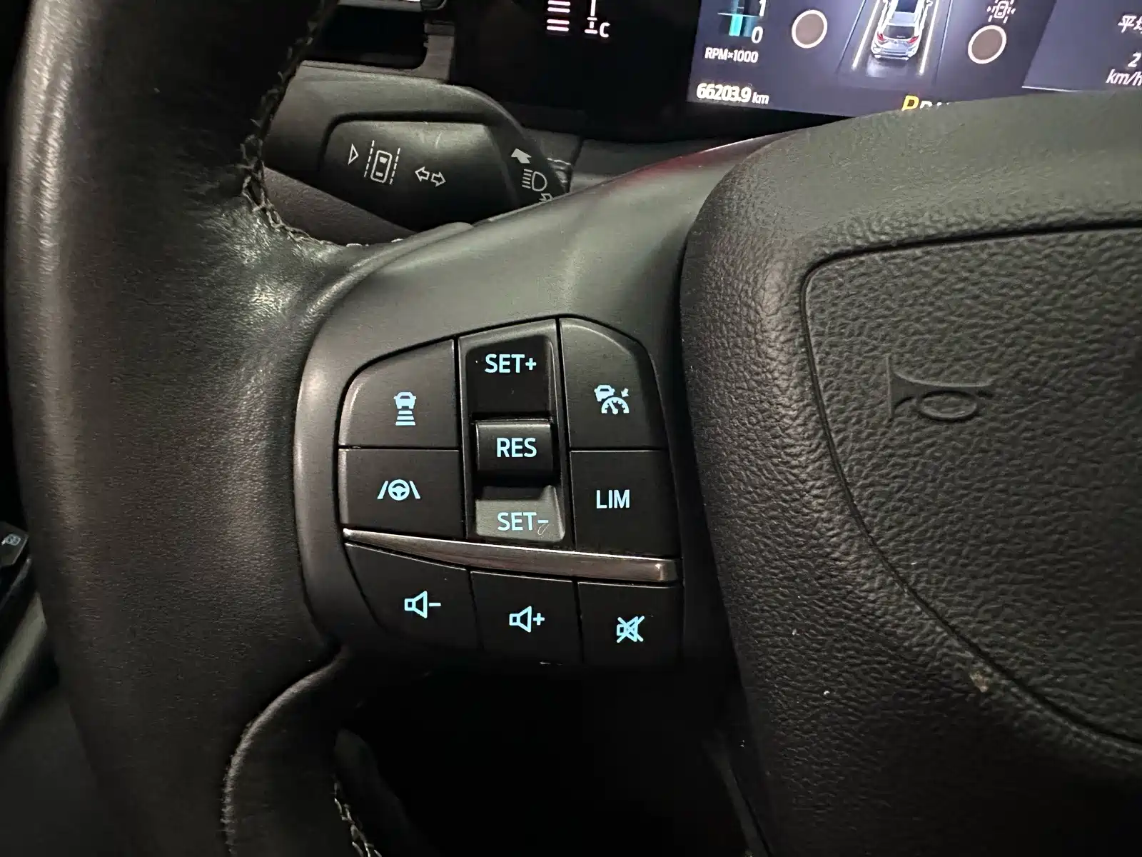 Фото 12 - Ford Edge