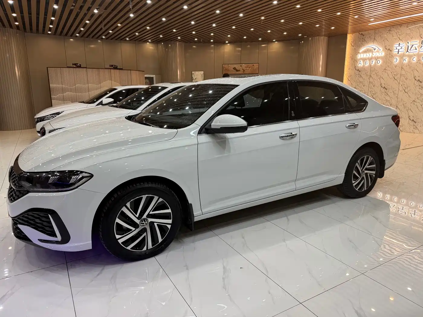 Volkswagen Lavida 2023 1.5L Automatic Starlight 5 Million Edition фото 2