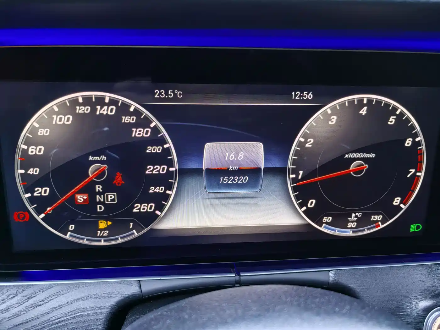 Mercedes-Benz E-Class 2016 E 200 L Sport Type фото 24