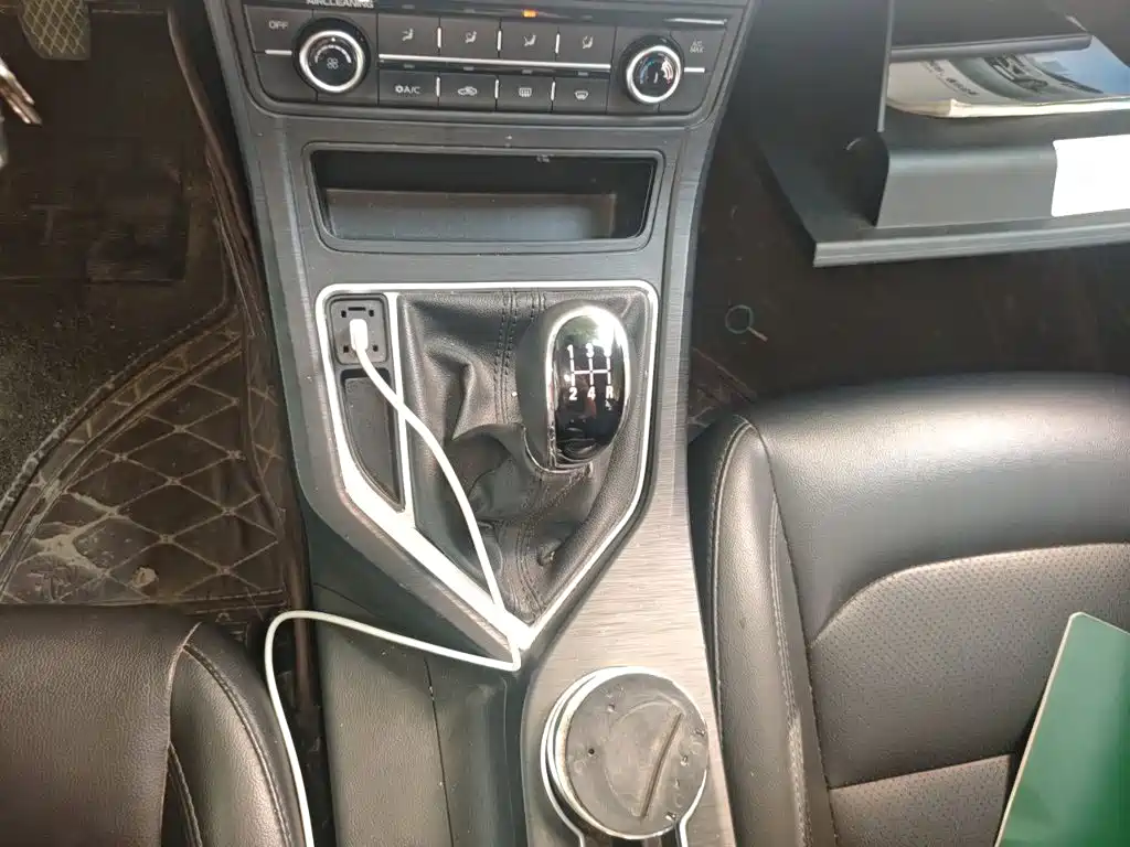 Фото 7 - Geely Vision