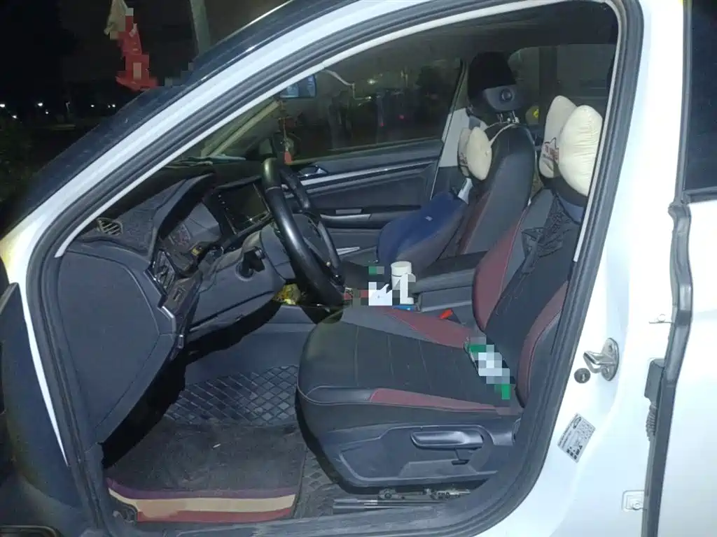 VOLKSWAGEN BORA