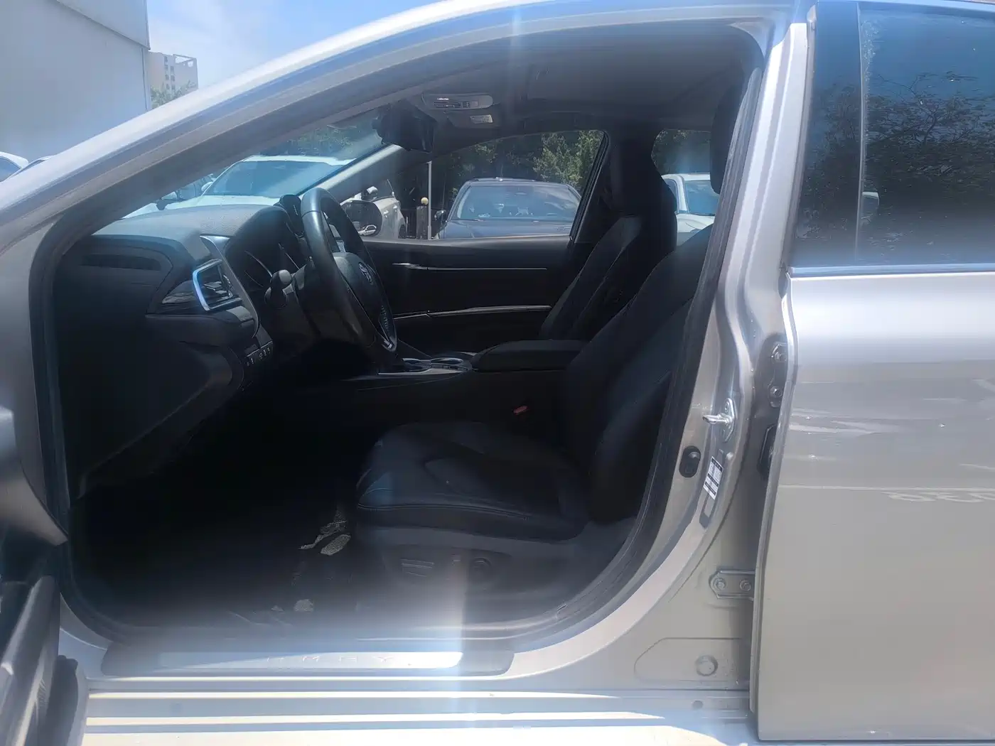 Toyota Camry 2023 2.0G Luxury Edition фото 3
