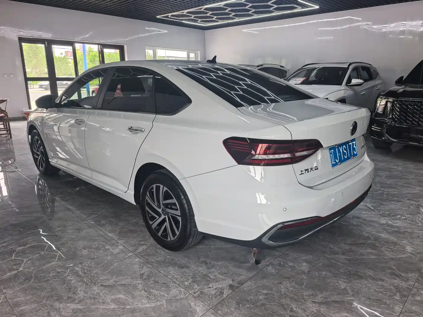 Volkswagen Lavida 2023 Facelift 1.5L Automatic 5 Million Edition фото 4