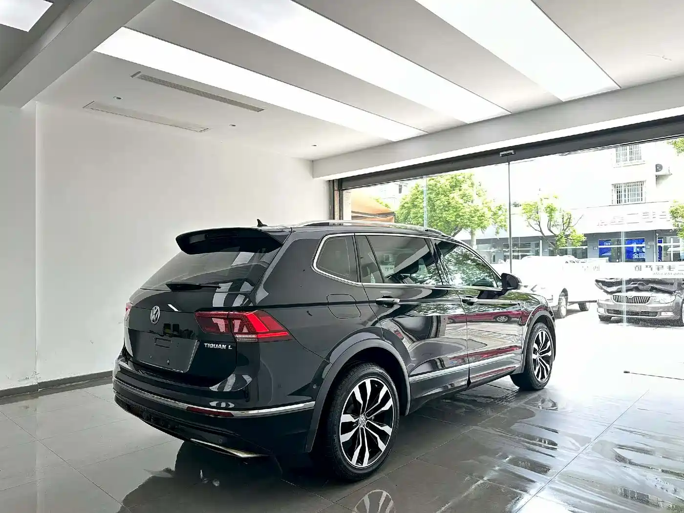 Volkswagen Tiguan L 2019 330TSI Auto 2WD R-Line Flagship Edition China V фото 9