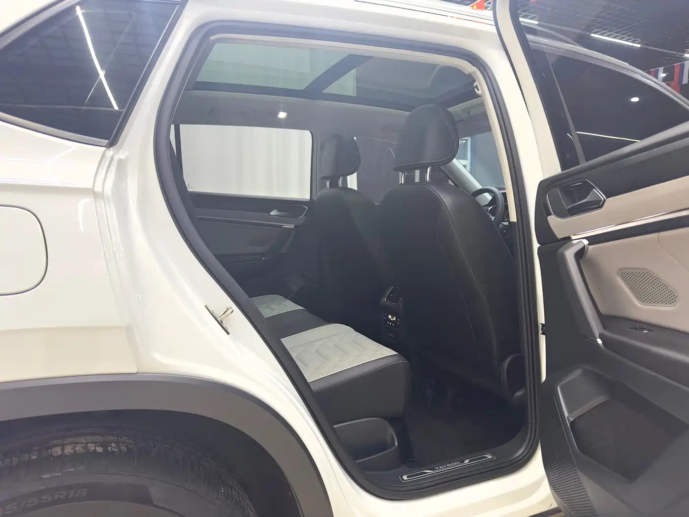 Volkswagen Tayron 2023 280TSI 2WD Luxury Plus Advanced Edition фото 7