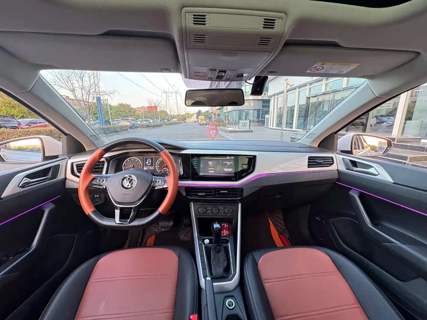 VOLKSWAGEN POLO