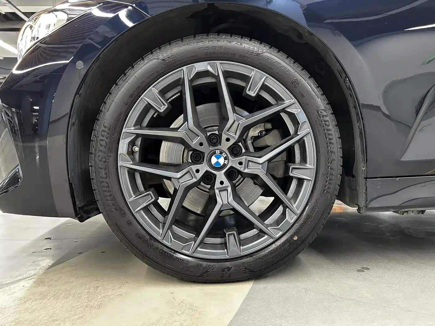 BMW 3 Series 2024 330Li M Sport Shadowline Package фото 9