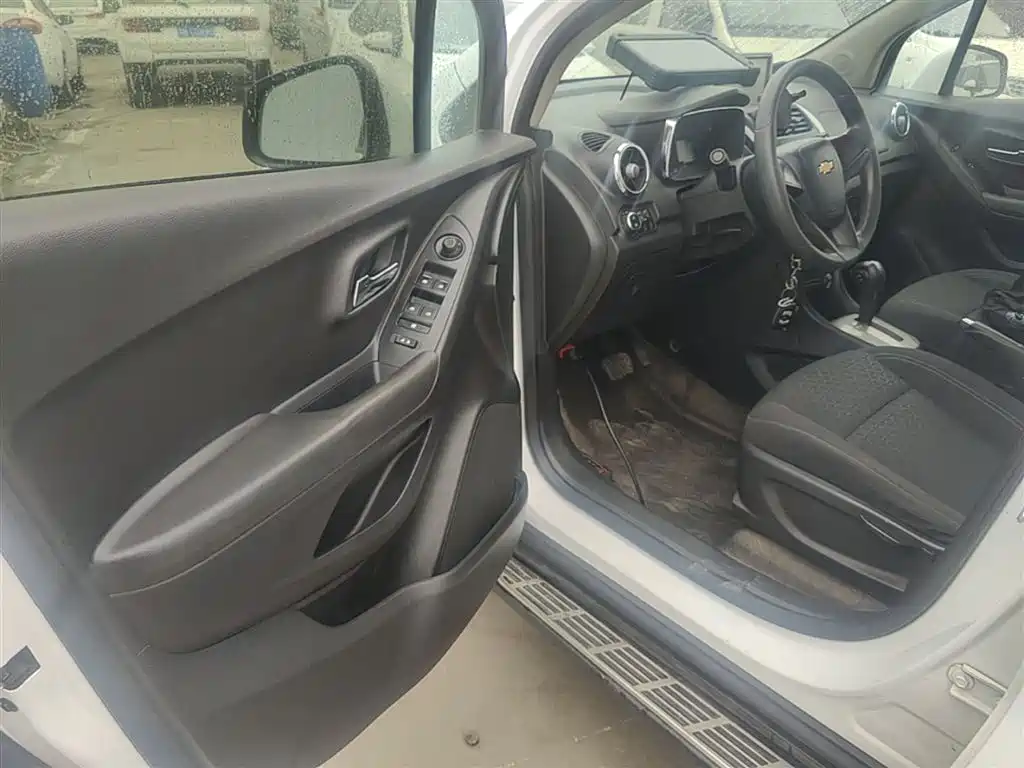 Chevrolet Trax 2016 1.4T Automatic 2WD Comfort Sunroof Edition фото 16