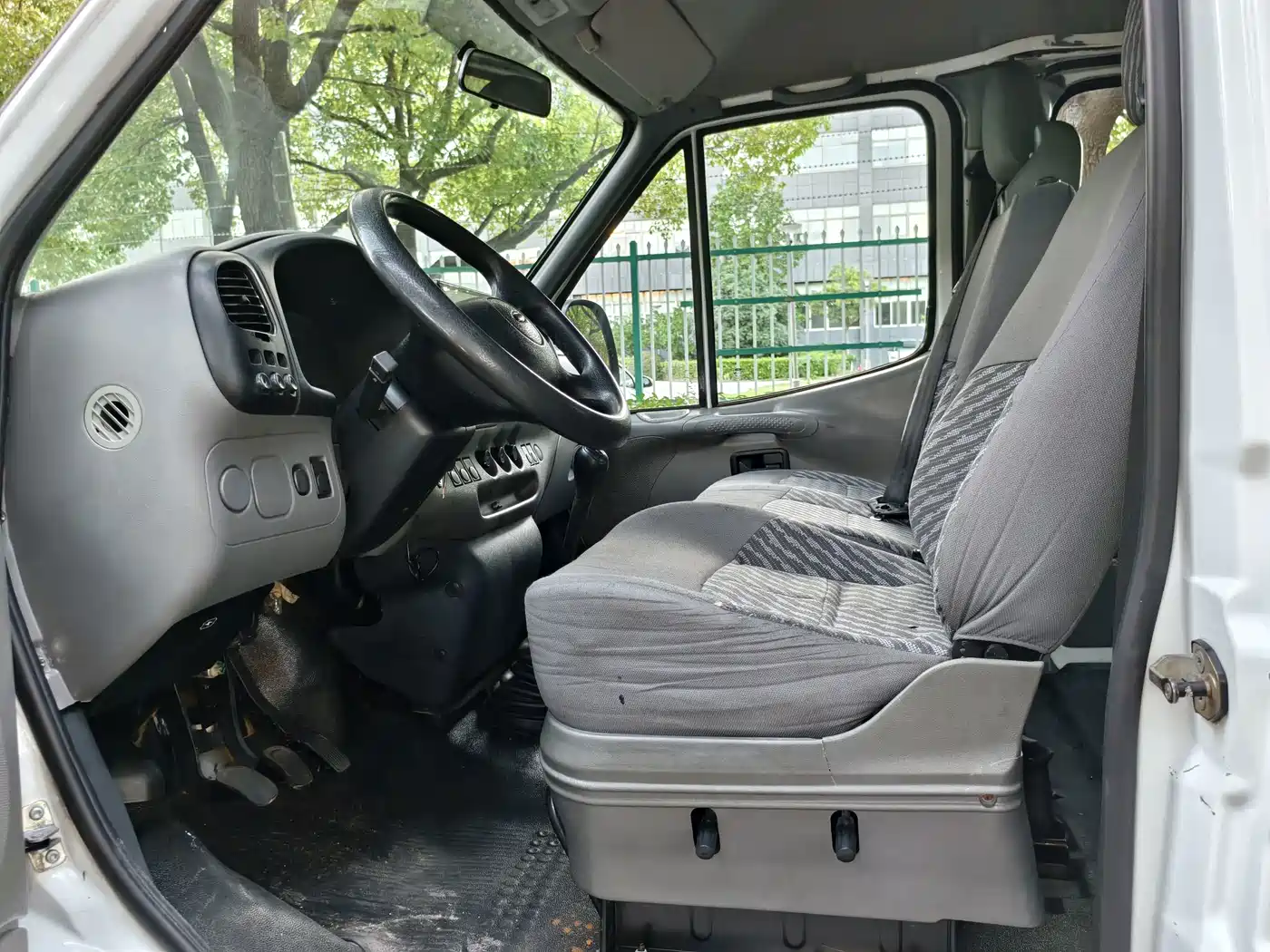 Ford Classic Transit 2016 2015 2.8T Diesel Short Wheelbase 6-Seater Mid-Roof MPV JX493ZLQ4