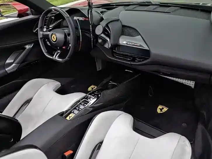 Ferrari SF90 2023 2021 3.9T V8 Spider