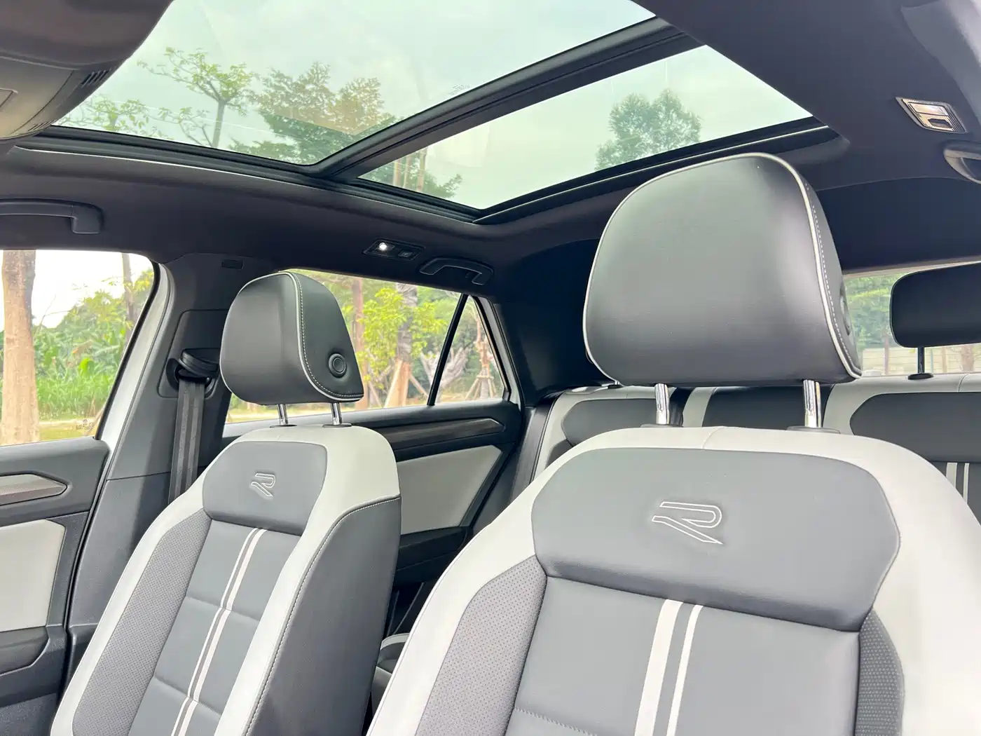 Volkswagen T-ROC 2023 300TSI DSG 2WD Dawn Edition фото 15