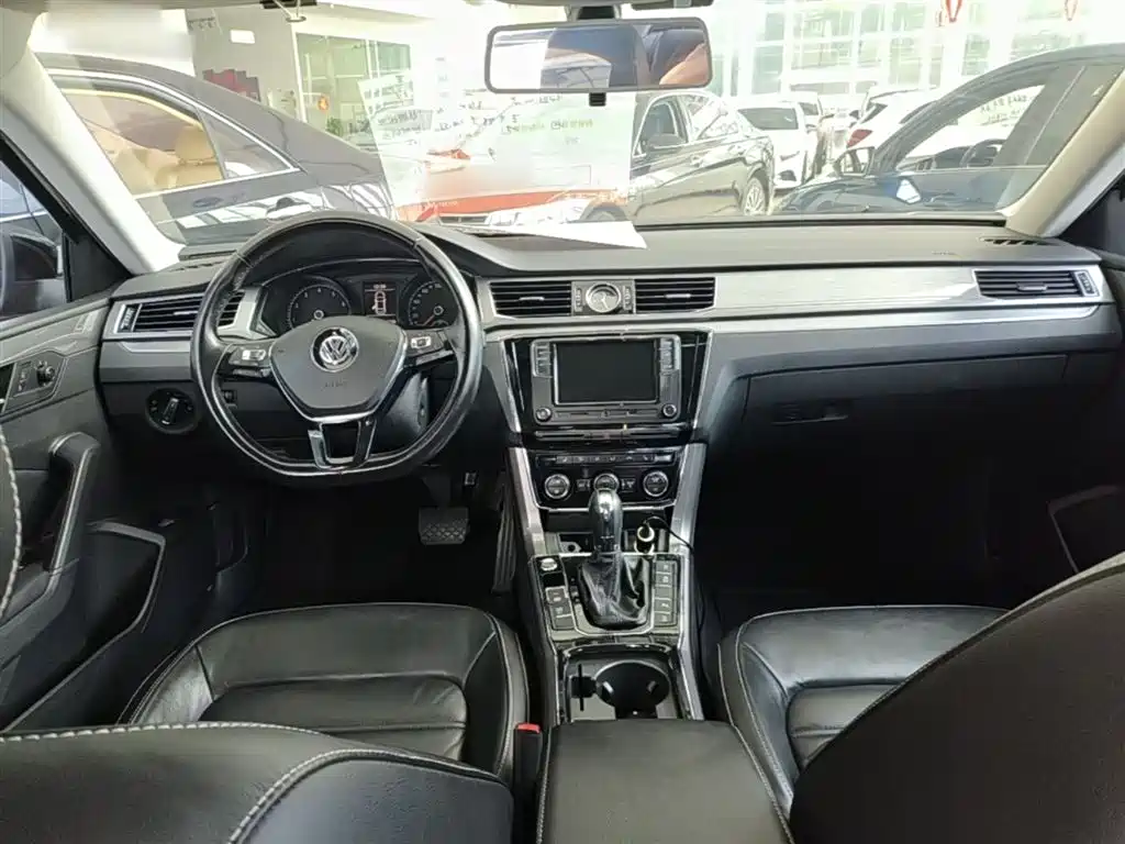 Volkswagen Passat 2017 330TSI DSG Prestige фото 10