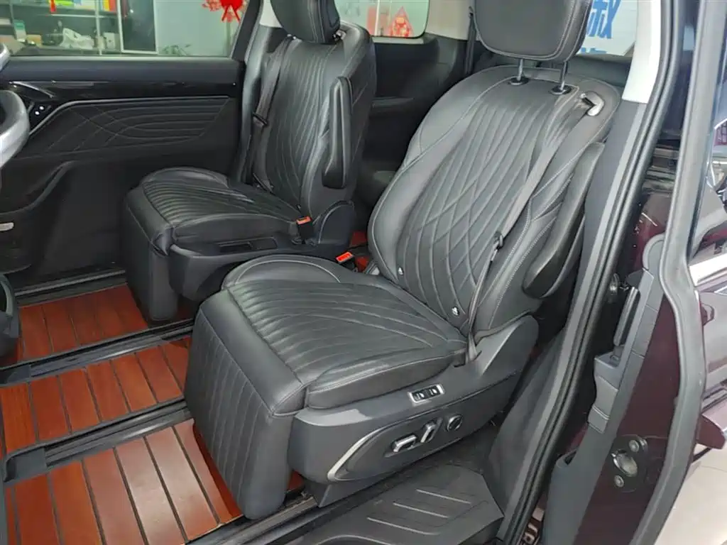 SAIC Maxus Maxus G90 2022 2.0T Galaxy 7-Seater Edition фото 17