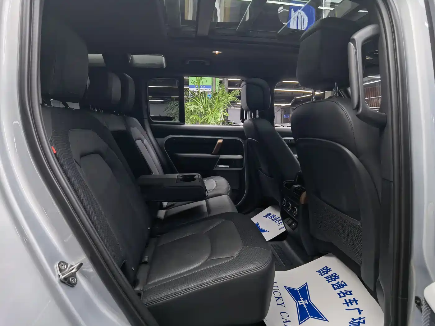 Land Rover Defender 2022 110 P400 X-DYNAMIC HSE фото 9