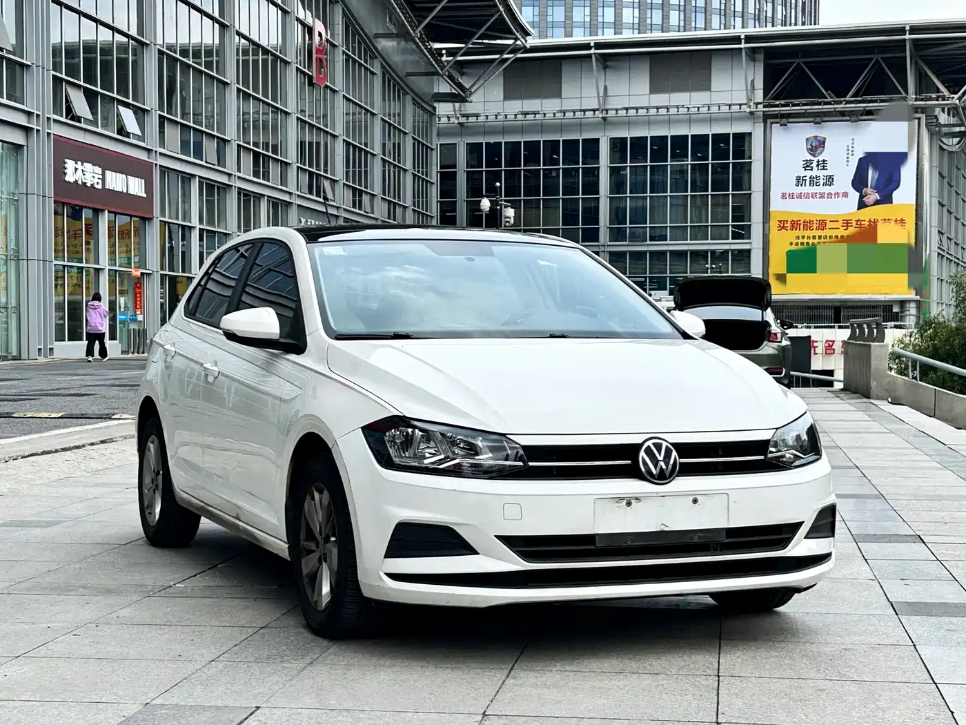 VOLKSWAGEN POLO