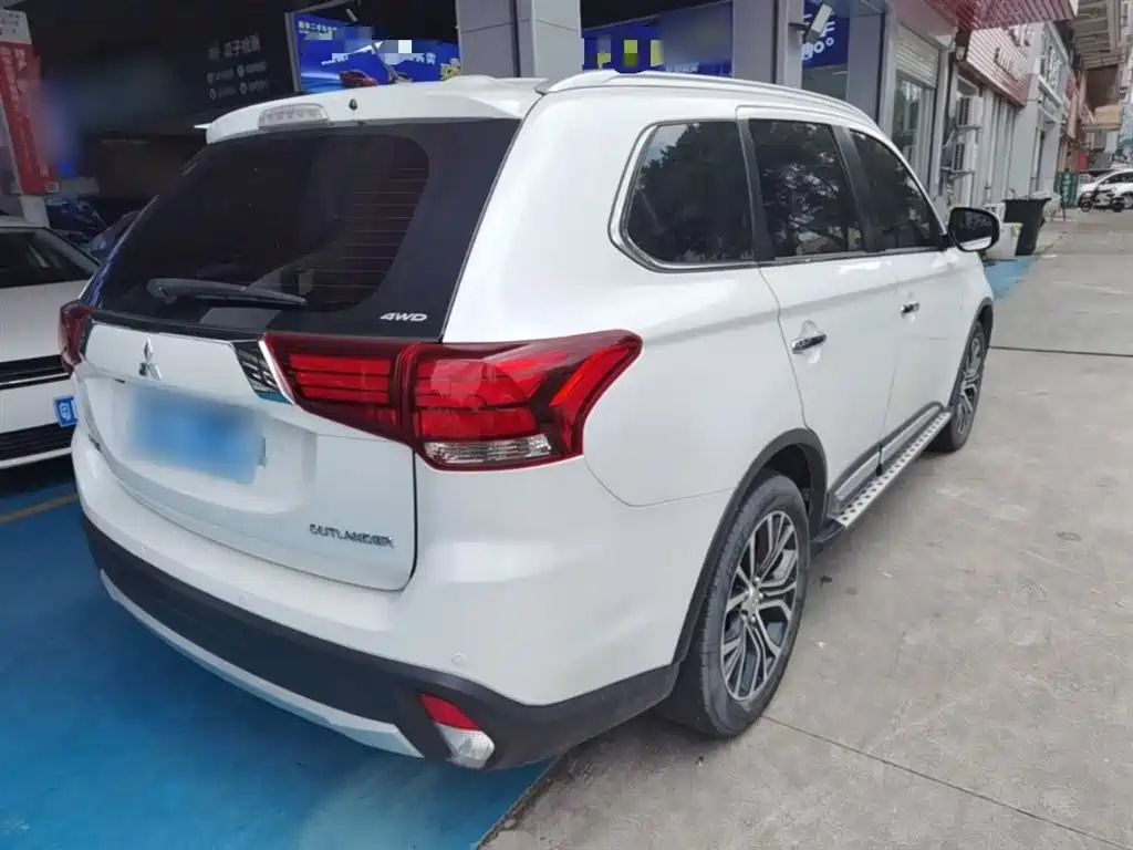 MITSUBISHI OUTLANDER