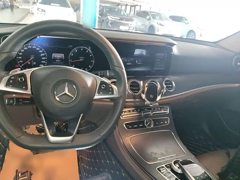 Mercedes-Benz E-Class 2017 E 300 L Sport Fashion фото 10
