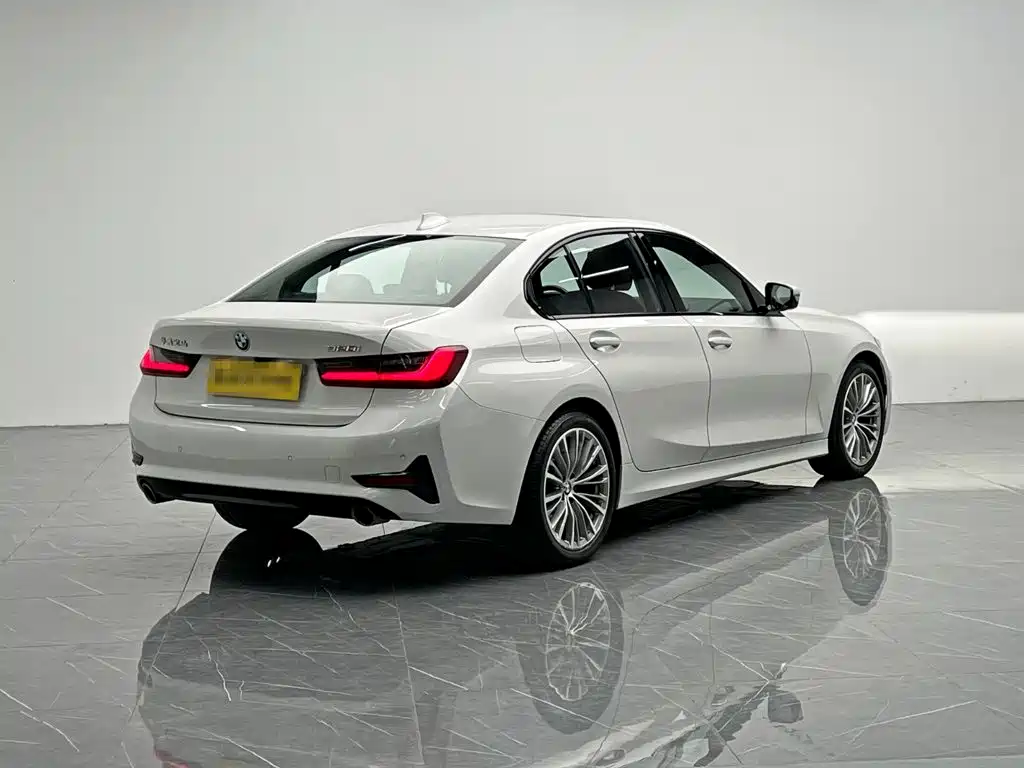 Photo 6 - BMW 3 Series