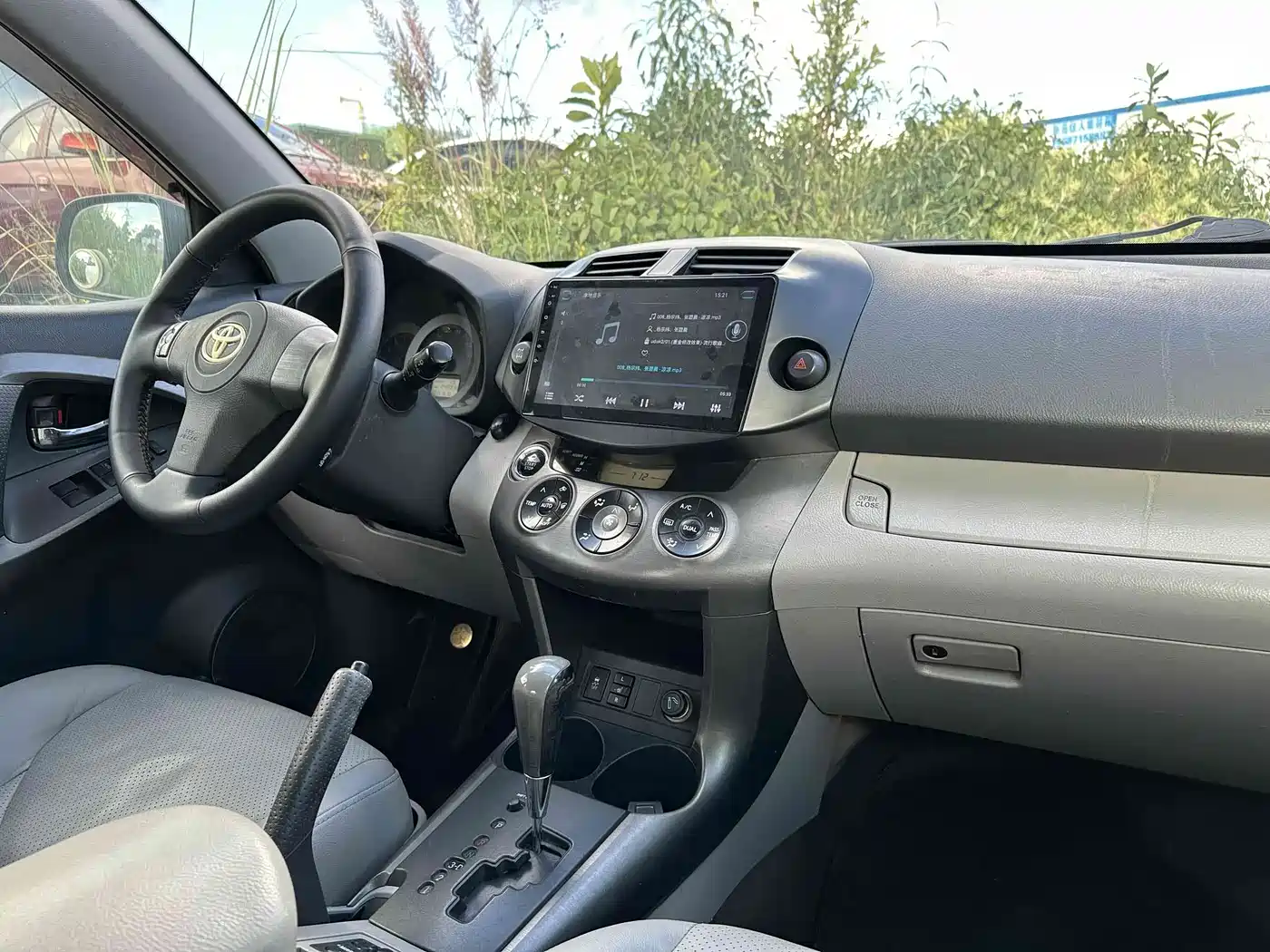 Toyota RAV4 Rongfang 2010 2.0L Automatic Luxury Upgrade Edition фото 8