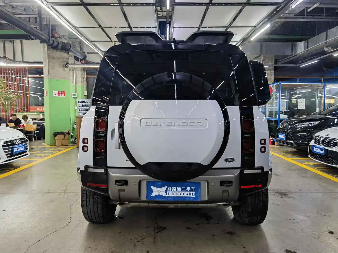 Land Rover Defender 2022 110 P400 X-DYNAMIC HSE фото 5