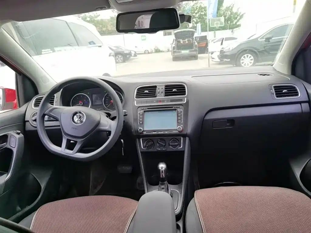 Volkswagen Polo 2014 1.6L Automatic Comfort Edition фото 10