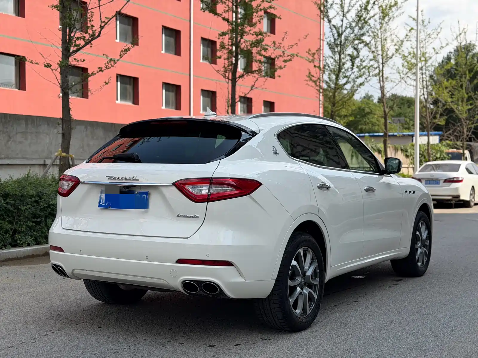 Photo 4 - Maserati Levante