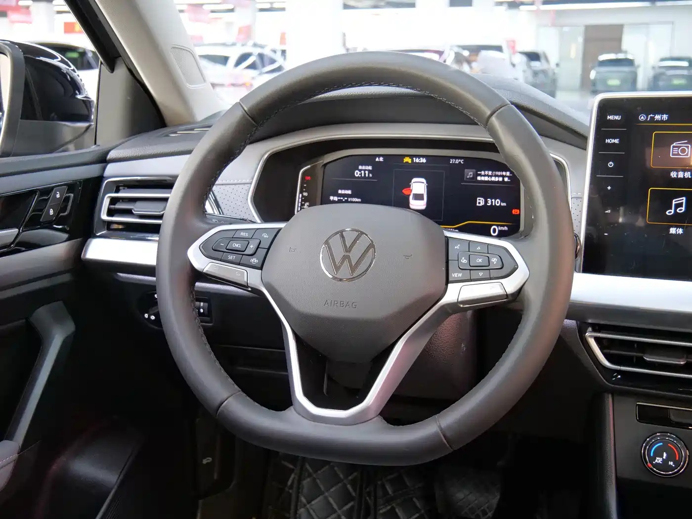 Volkswagen Lavida 2023 Facelift 1.5L Auto Starlight 5 Million Edition фото 8