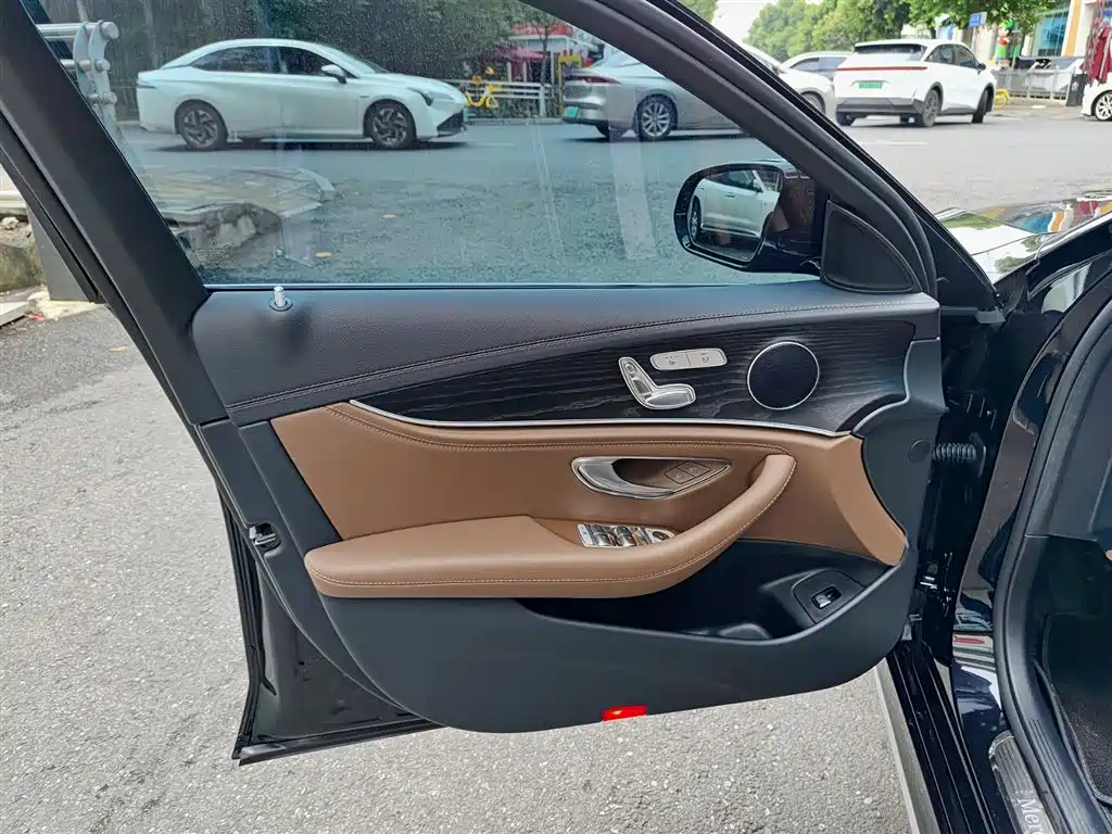 Mercedes-Benz E-Class 2022 E 300 L Sport Fashion фото 6